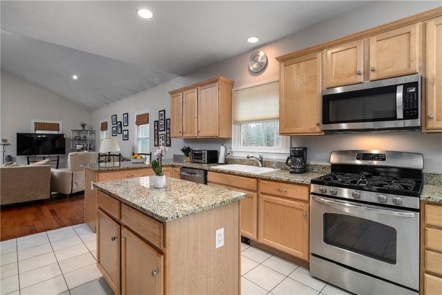 5 Hazelton Lane, South Kingstown, RI 02892