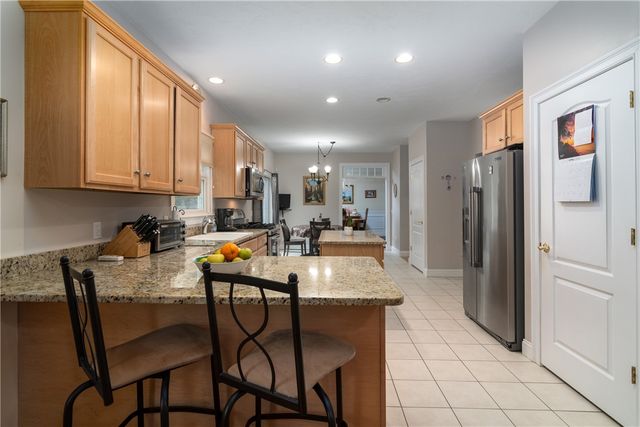 5 Hazelton Lane, South Kingstown, RI 02892