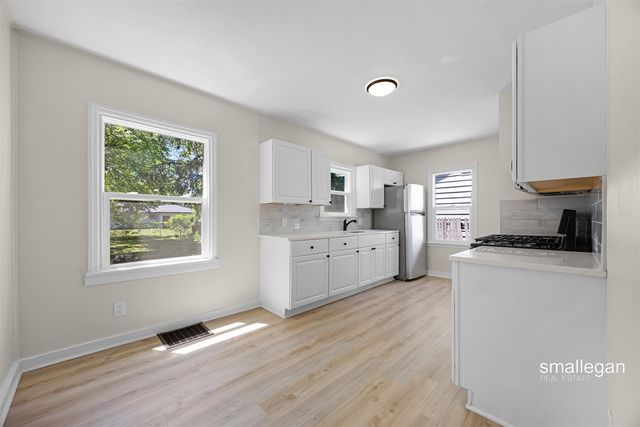 885 Oak Avenue, Muskegon, MI 49442