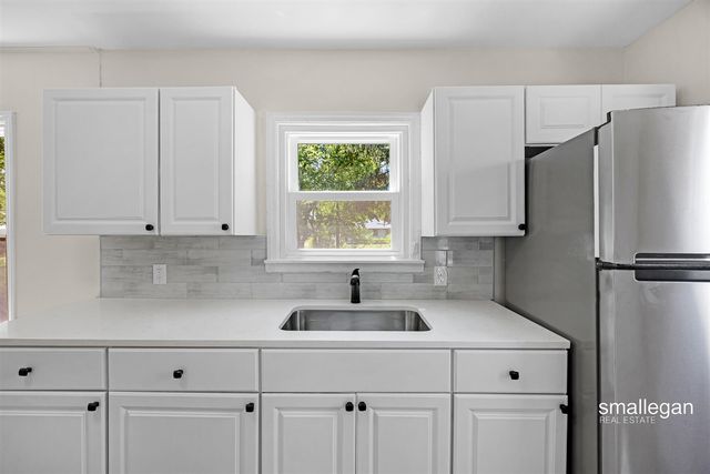 885 Oak Avenue, Muskegon, MI 49442