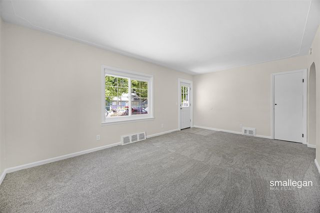 885 Oak Avenue, Muskegon, MI 49442