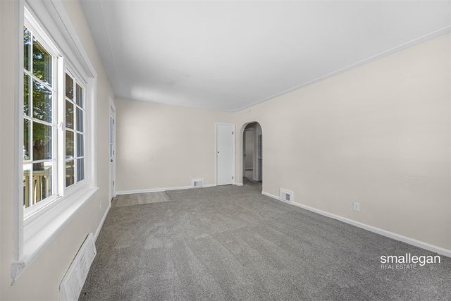 885 Oak Avenue, Muskegon, MI 49442