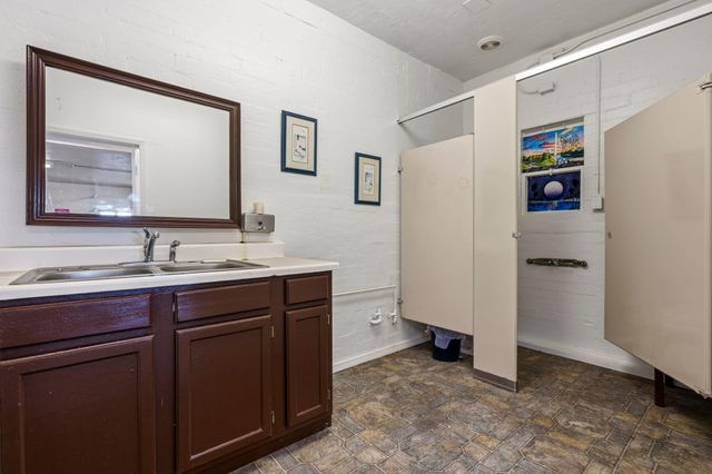 3821 Commercial Street NE, Albuquerque, NM 87107