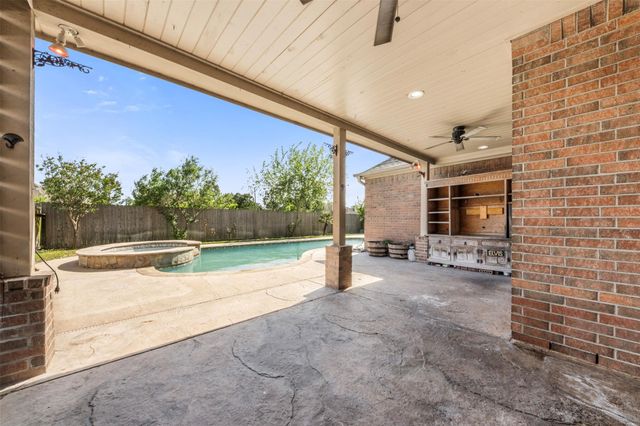 3004 Autumn Creek Drive, Friendswood, TX 77546