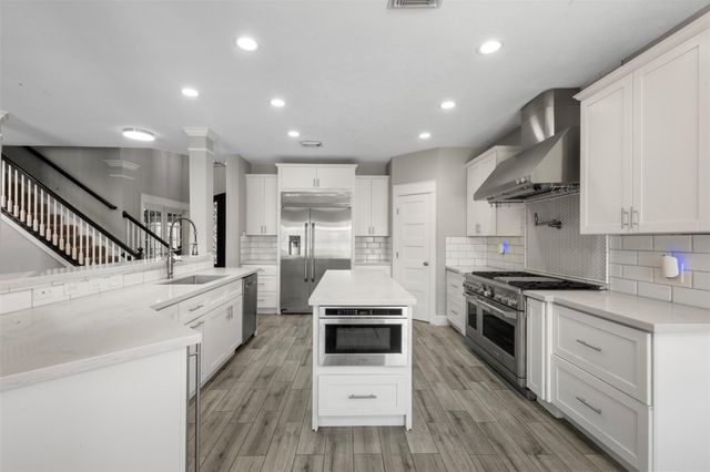 3004 Autumn Creek Drive, Friendswood, TX 77546