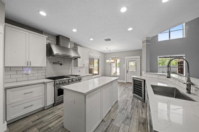 3004 Autumn Creek Drive, Friendswood, TX 77546