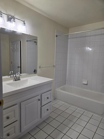 206 Pinelli Dr, Piscataway Twp., NJ 08854