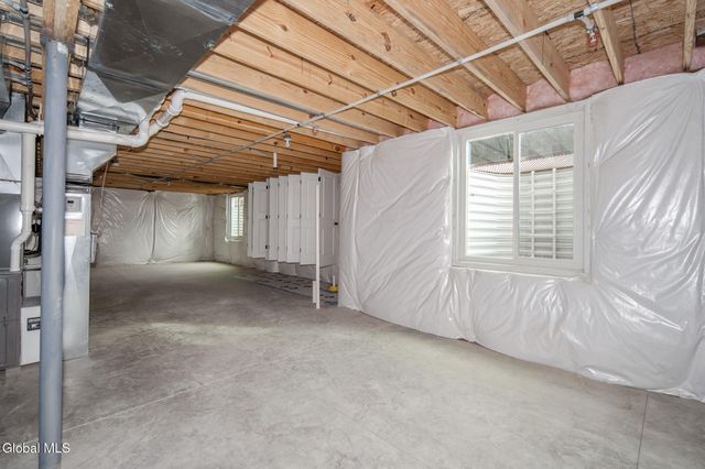 18 Dahlia Drive, Clifton Park, NY 12065