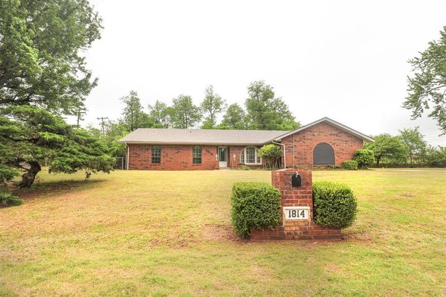 1814 E Sherwood Terrace, Mustang, OK 73064