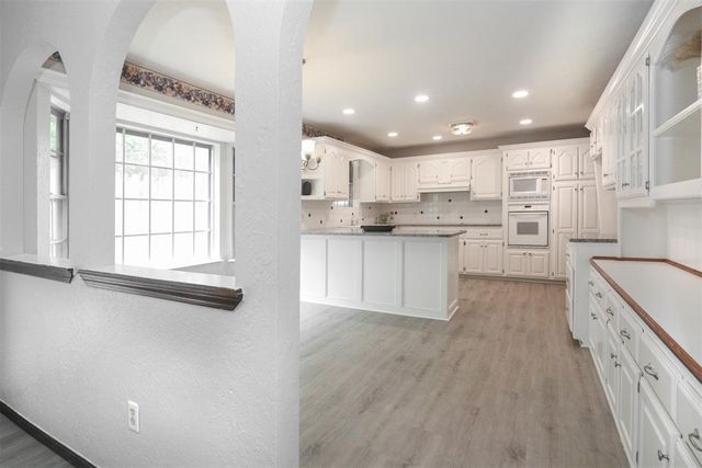 1814 E Sherwood Terrace, Mustang, OK 73064