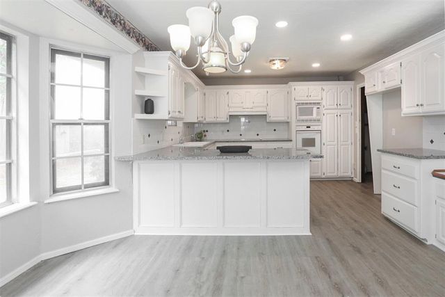 1814 E Sherwood Terrace, Mustang, OK 73064