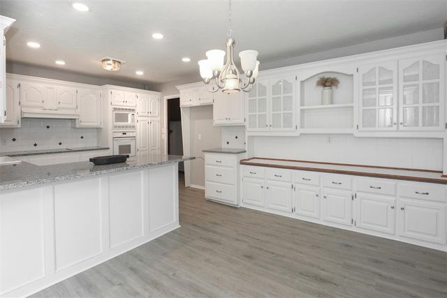 1814 E Sherwood Terrace, Mustang, OK 73064