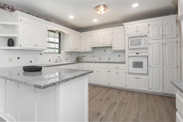 1814 E Sherwood Terrace, Mustang, OK 73064