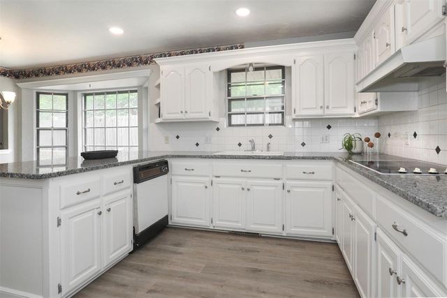 1814 E Sherwood Terrace, Mustang, OK 73064