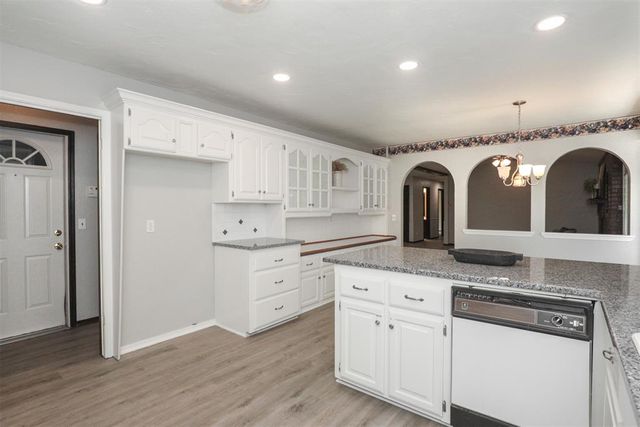 1814 E Sherwood Terrace, Mustang, OK 73064