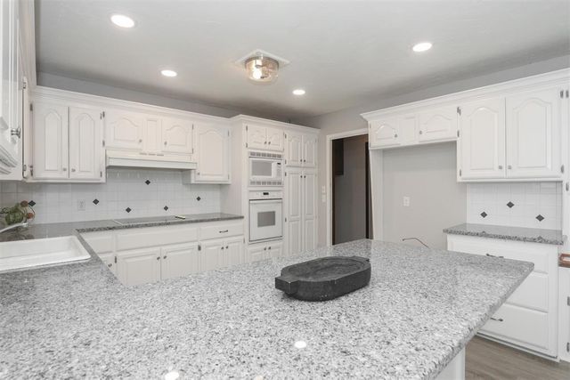 1814 E Sherwood Terrace, Mustang, OK 73064