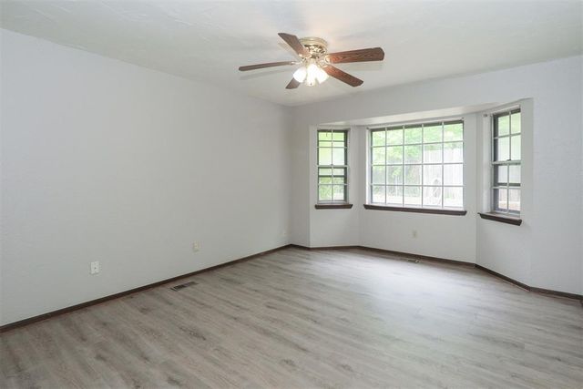 1814 E Sherwood Terrace, Mustang, OK 73064