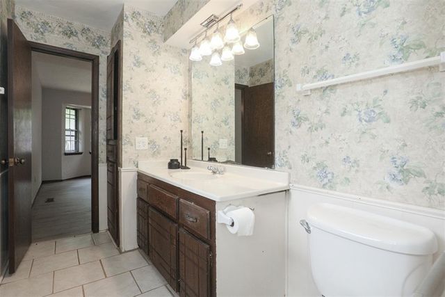 1814 E Sherwood Terrace, Mustang, OK 73064