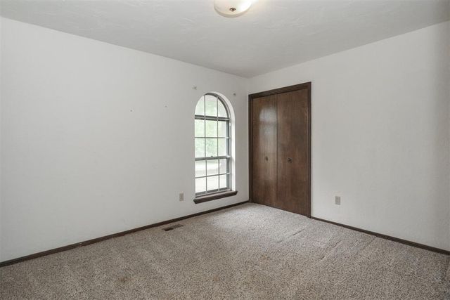 1814 E Sherwood Terrace, Mustang, OK 73064