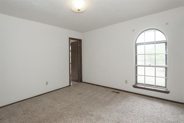 1814 E Sherwood Terrace, Mustang, OK 73064