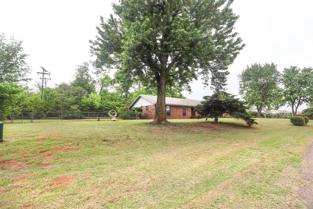 1814 E Sherwood Terrace, Mustang, OK 73064