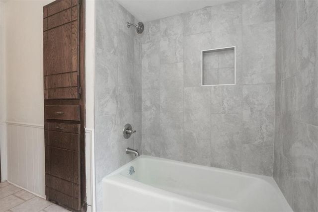 1814 E Sherwood Terrace, Mustang, OK 73064