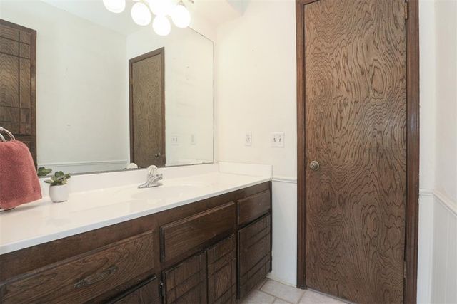 1814 E Sherwood Terrace, Mustang, OK 73064