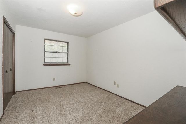 1814 E Sherwood Terrace, Mustang, OK 73064