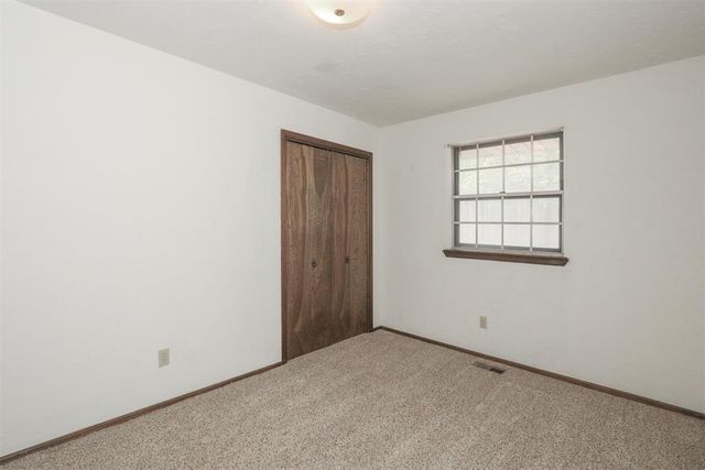 1814 E Sherwood Terrace, Mustang, OK 73064