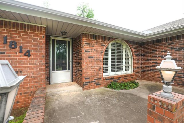 1814 E Sherwood Terrace, Mustang, OK 73064