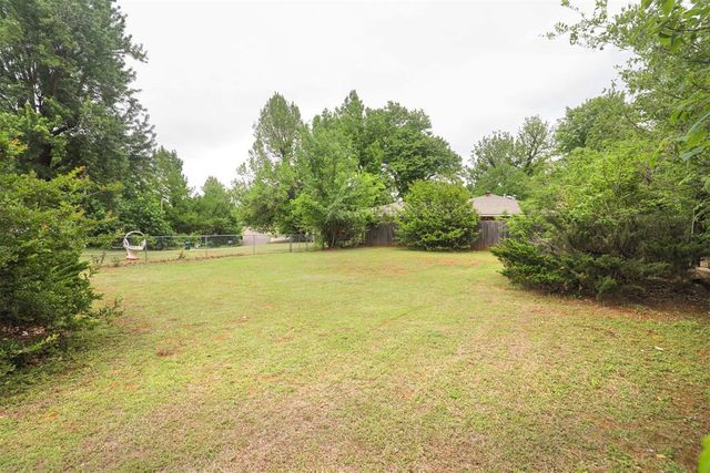 1814 E Sherwood Terrace, Mustang, OK 73064