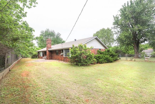 1814 E Sherwood Terrace, Mustang, OK 73064