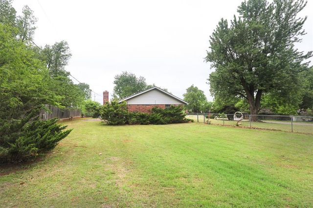 1814 E Sherwood Terrace, Mustang, OK 73064