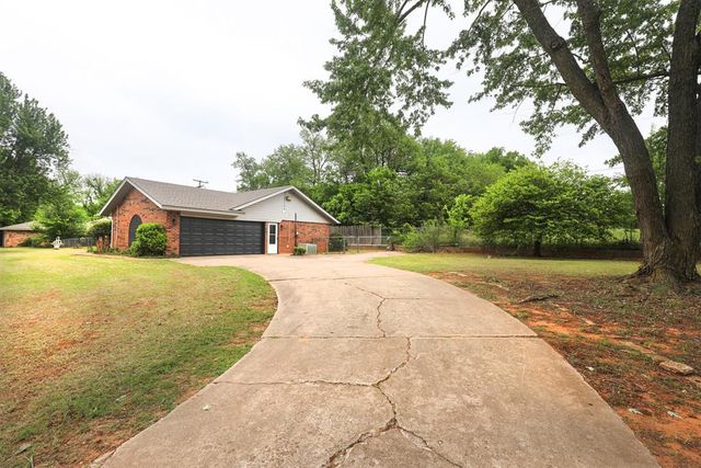 1814 E Sherwood Terrace, Mustang, OK 73064