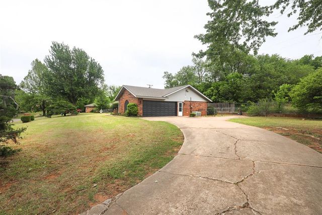 1814 E Sherwood Terrace, Mustang, OK 73064