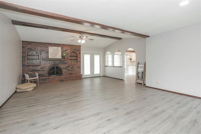 1814 E Sherwood Terrace, Mustang, OK 73064