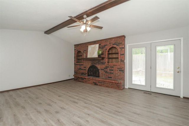 1814 E Sherwood Terrace, Mustang, OK 73064