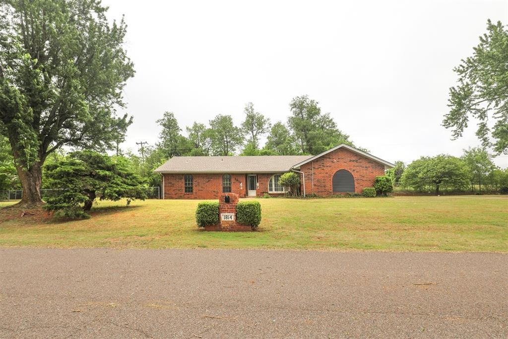 1814 E Sherwood Terrace, Mustang, OK 73064