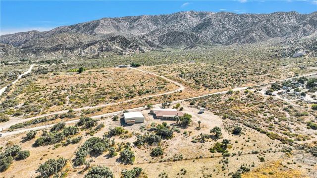 4426 E Oil Well, Phelan, CA 92371