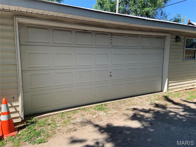 606 Monroe Street, East Alton, IL 62024