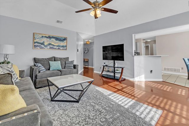 990 JESSICA LAUREN DR, Cordova, TN 38018