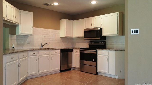 3207 SACKVILLE DR, San Antonio, TX 78247