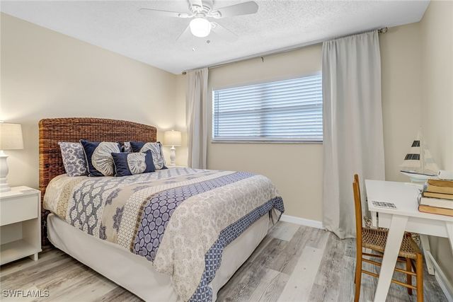 190 Turtle Lake CT 6, Naples, FL 34105