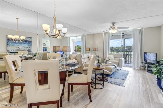 190 Turtle Lake CT 6, Naples, FL 34105