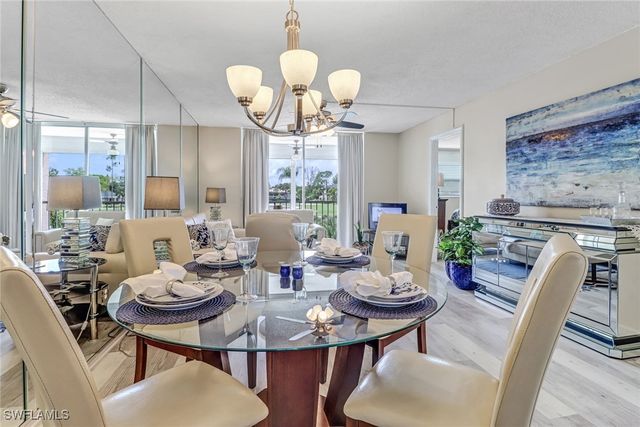 190 Turtle Lake CT 6, Naples, FL 34105