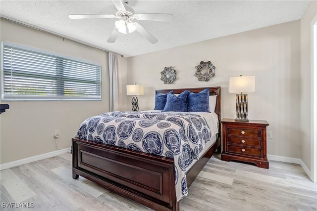 190 Turtle Lake CT 6, Naples, FL 34105