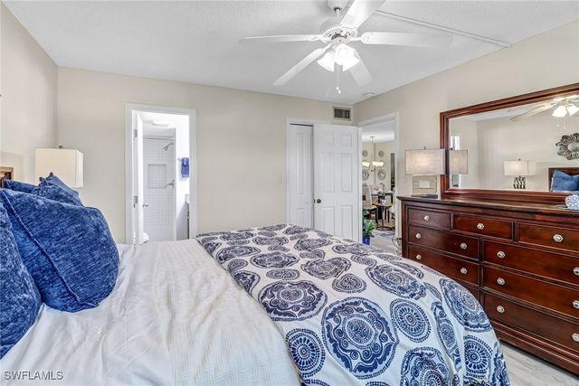 190 Turtle Lake CT 6, Naples, FL 34105