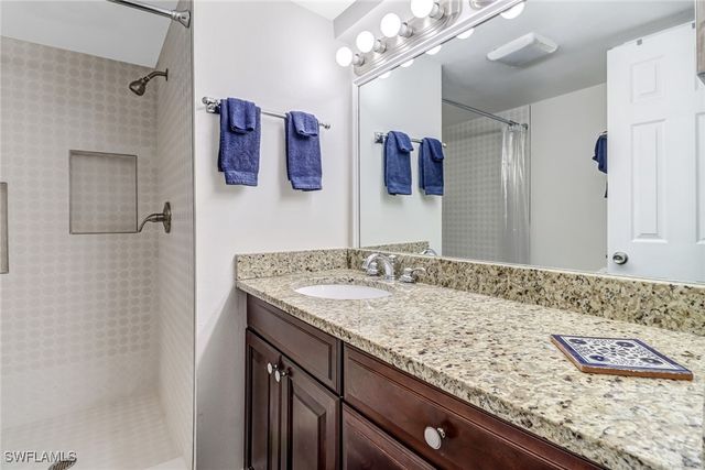 190 Turtle Lake CT 6, Naples, FL 34105