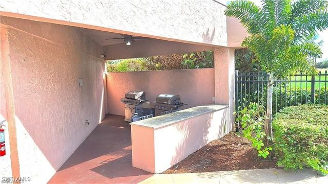 190 Turtle Lake CT 6, Naples, FL 34105