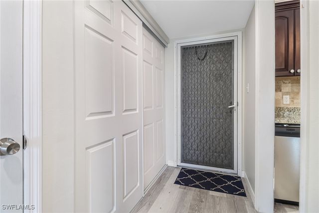 190 Turtle Lake CT 6, Naples, FL 34105